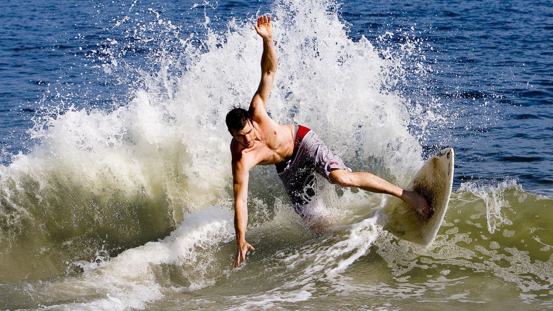 九游网游官网-中立B蝶泳战术保守，后程发力成关键，蝶泳臂力训练