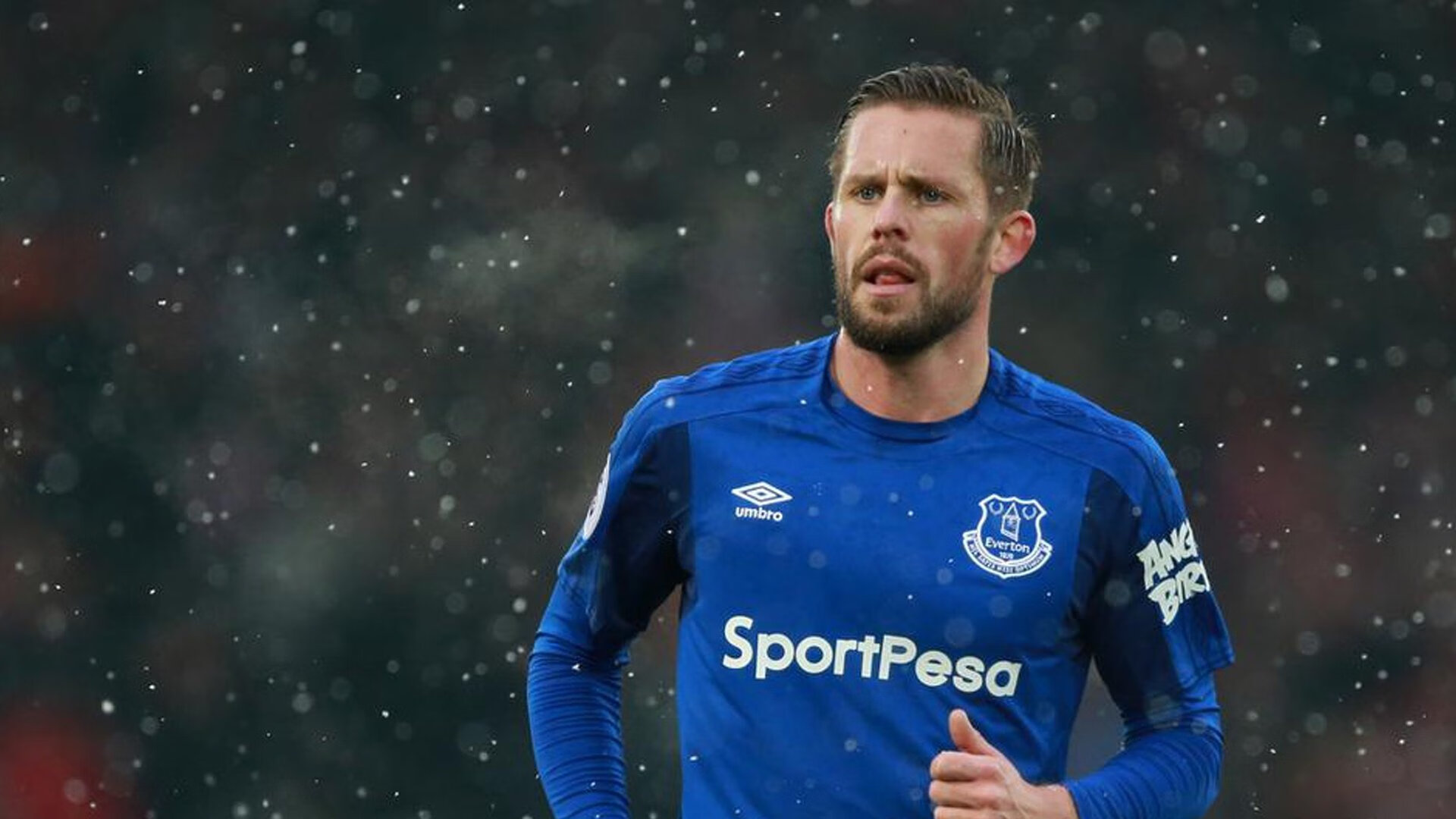 中超联赛国家队惨败 球迷期待阵容调整,国家队打中超