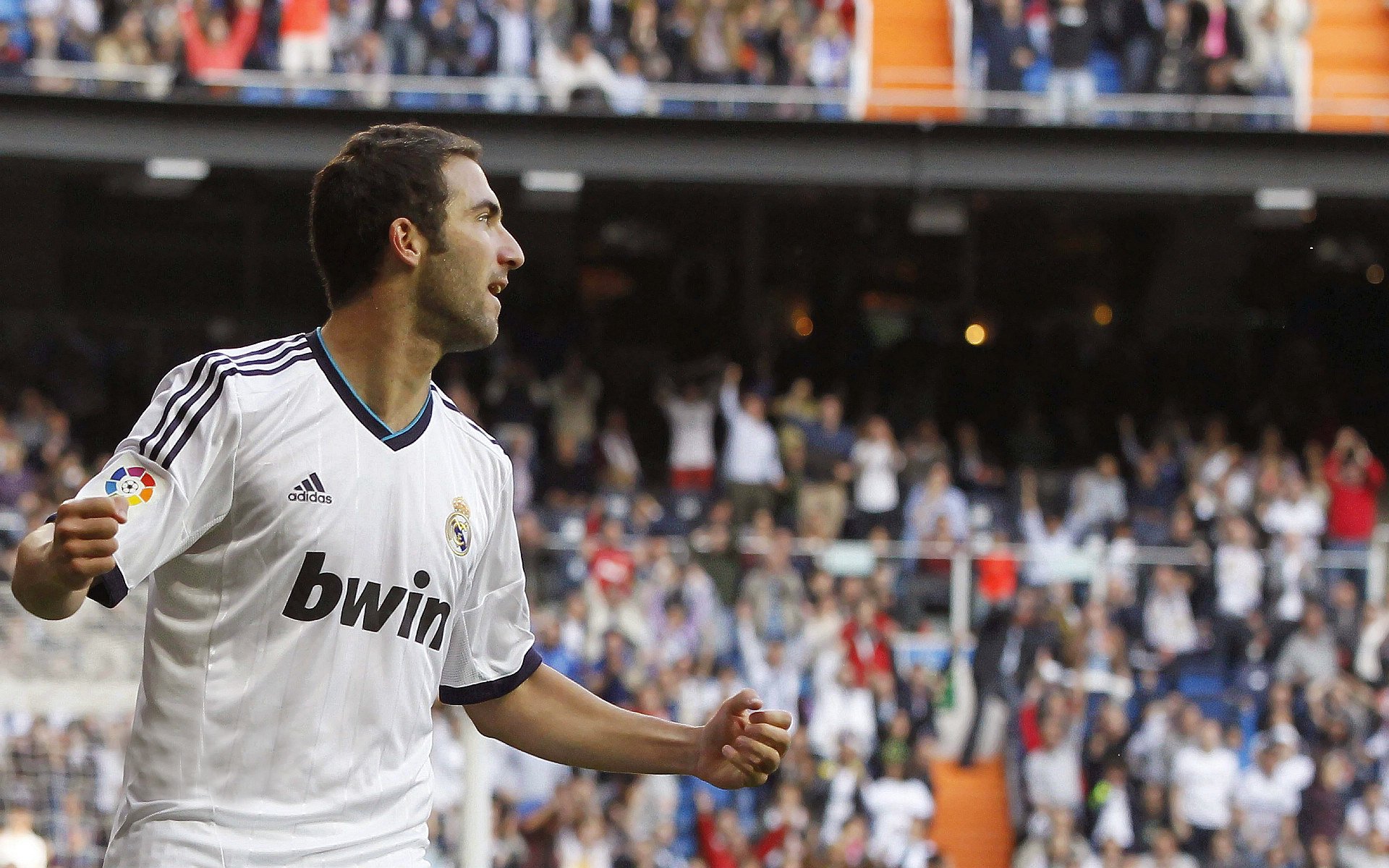 JIU YOU GAME-跨界合作新模式：电竞与时尚、影视的深度融合，电竞生态跨界融合